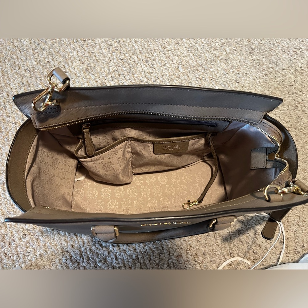 Michael Kors Marilyn Large Tote - Picture 2 of 3
